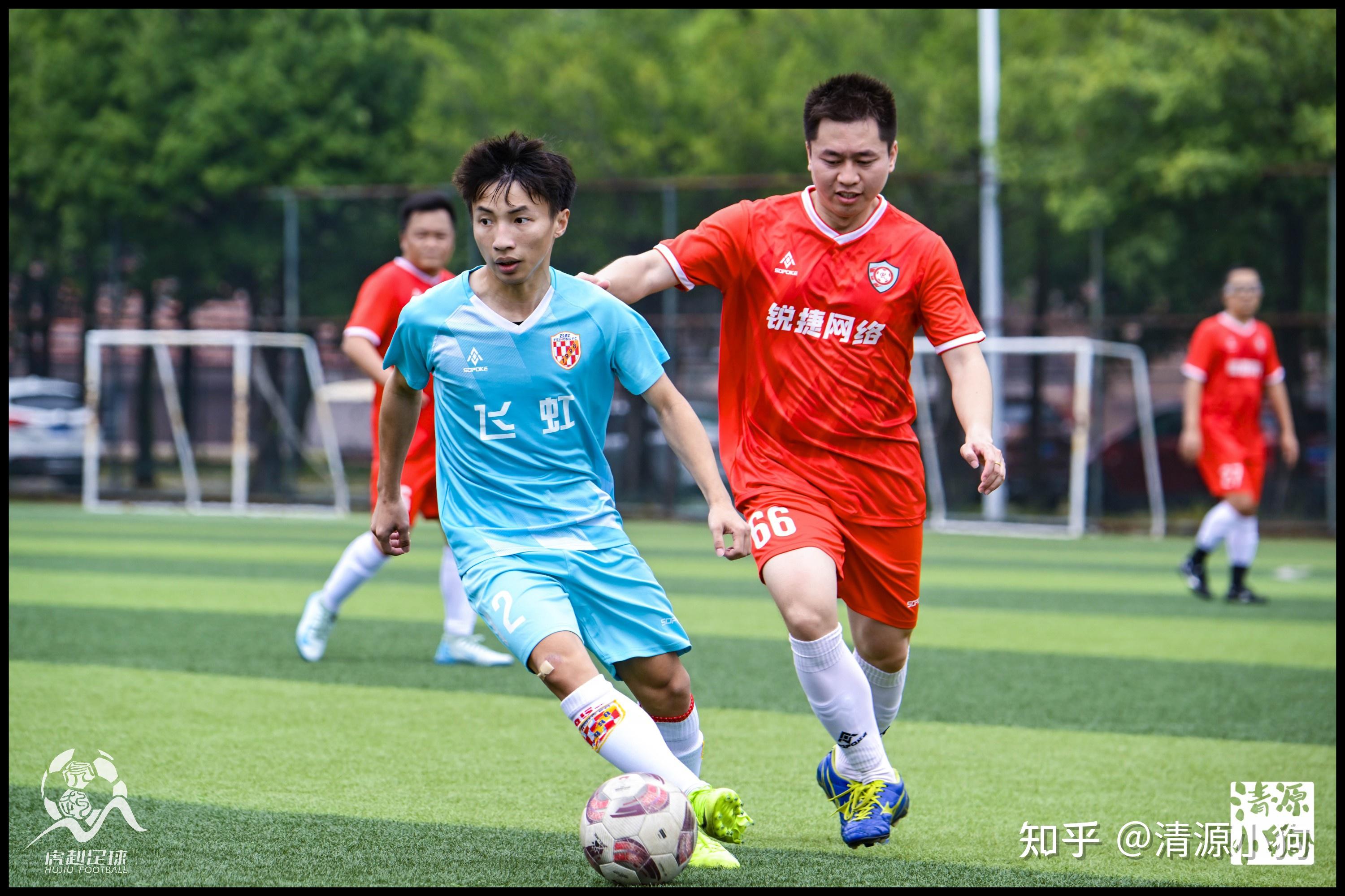 足球迷热切期待国内职业联赛精彩对决