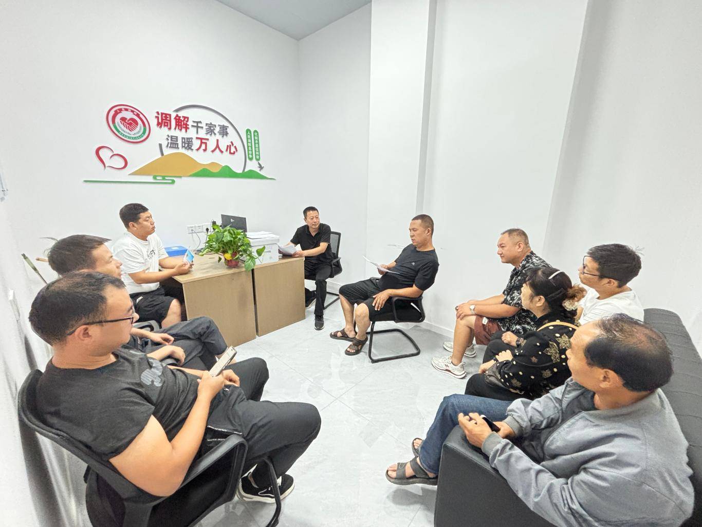 球队内部气氛紧张，领导层加紧调解矛盾