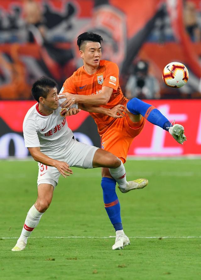 山东鲁能主场2-0击败深圳佳兆业的简单介绍