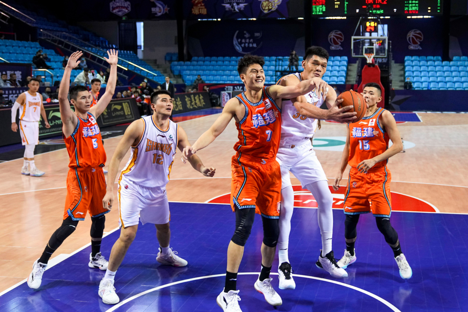 包含福建队绝杀青岛队，范弗利特状态火热的词条