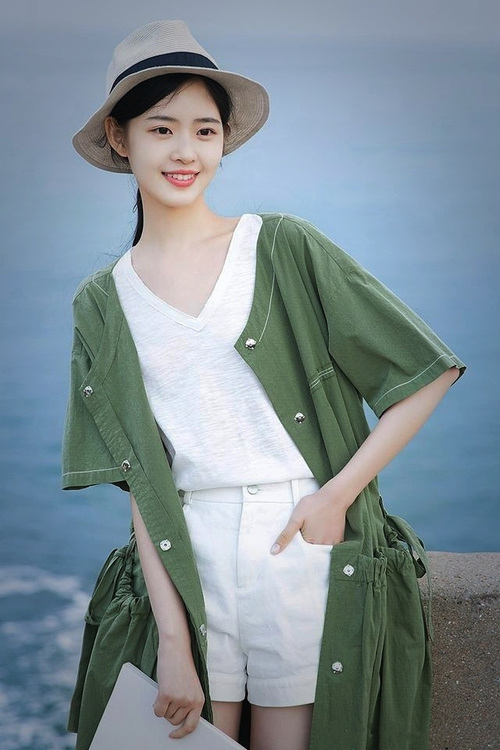 开云官网-恩比德关键时刻连珠炮得分，篮网国际赛险胜浙江队