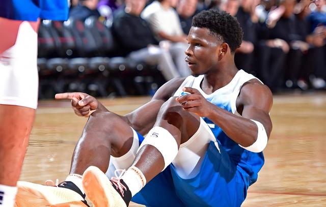 爱德华兹彻底打爆防线,勇士末节带走灰熊 爱德华兹彻底打爆防线,勇士末节带走灰熊