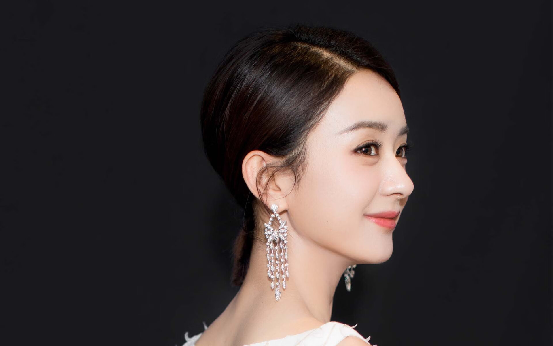 开云APP-西亚卡姆撕裂灰熊防线，节奏掌控诠释猛龙战术精髓